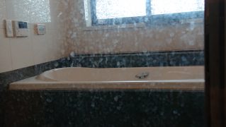 浴室ガラス扉の水垢研磨